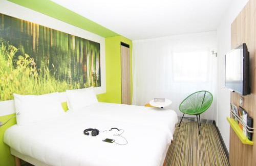 Labege Hotel | Pet-Friendly Ibis Styles Toulouse Labège with Pool Access