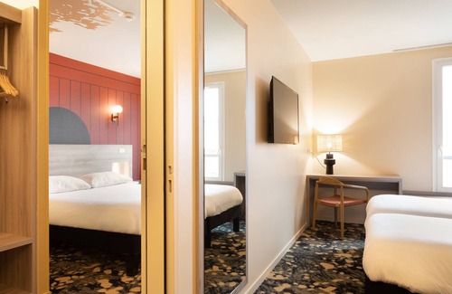 Saint-Cyr-l'Ecole Hotel | Family-Friendly ibis Styles Versailles with Breakfast Included