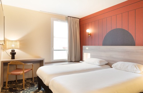 Saint-Cyr-l'Ecole Hotel | Family-Friendly ibis Styles Versailles with Breakfast Included
