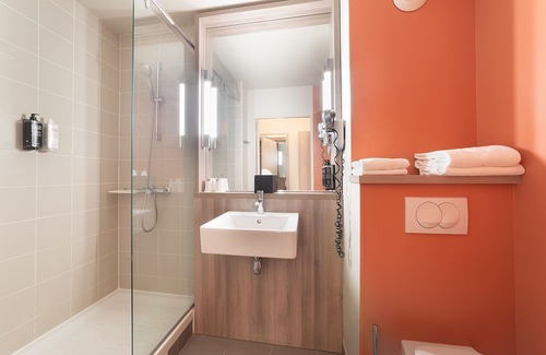 Saint-Cyr-l'Ecole Hotel | Family-Friendly ibis Styles Versailles with Breakfast Included