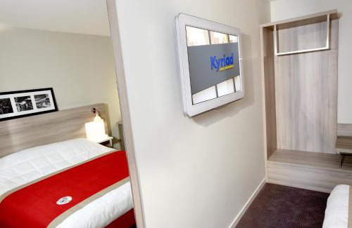 Saint-Cyr-l'Ecole Hotel | Pet-Friendly ibis Styles Versailles with Family Amenities