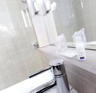 Saint-Cyr-l'Ecole Hotel | Pet-Friendly ibis Styles Versailles with Family Amenities