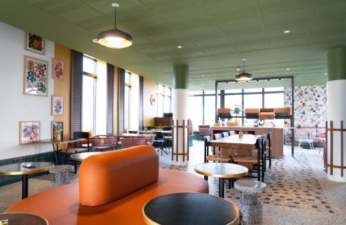 Saint-Cyr-l'Ecole Hotel | Pet-Friendly ibis Styles Versailles with Family Amenities