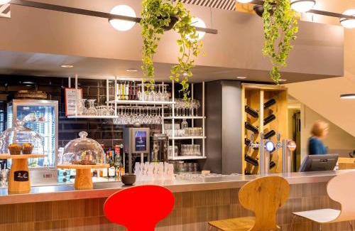 Chambray-les-Tours Hotel | Discover ibis Tours Sud: Pet-Friendly with Ocean Views
