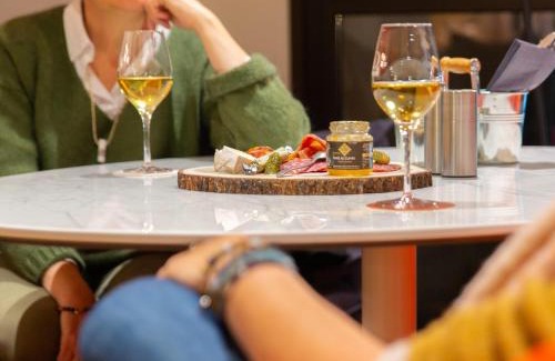 Chambray-les-Tours Hotel | Discover ibis Tours Sud: Pet-Friendly with Ocean Views
