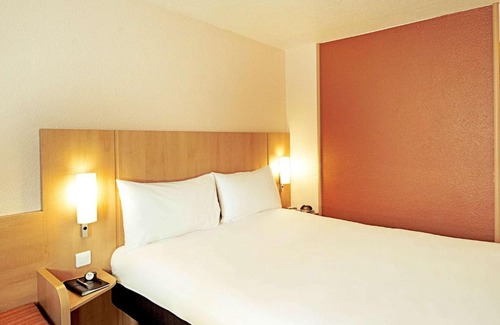 Saraiva Hotel | Comfortable ibis Uberlandia: Family-friendly & Pet Welcoming