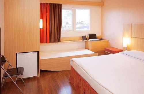 Saraiva Hotel | Comfortable ibis Uberlandia: Family-friendly & Pet Welcoming