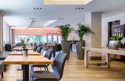 Zuidwest Hotel | Comfortable ibis Utrecht: Pet-Friendly Stay with Breakfast