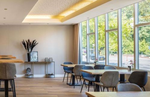 Zuidwest Hotel | Comfortable ibis Utrecht: Pet-Friendly Stay with Breakfast