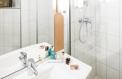 Zuidwest Hotel | Comfortable ibis Utrecht: Pet-Friendly Stay with Breakfast