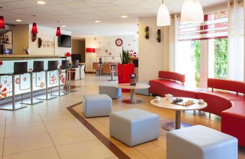 Jouy-en-Josas Hotel | Welcoming Ibis Velizy Jouy-En-Josas: Pet-Friendly Retreat