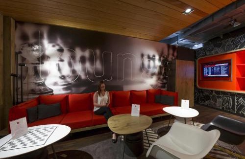 Schwechat Hotel | Pet-Friendly Ibis Vienna Airport with Restaurant & Breakfast