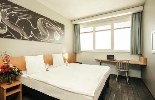 Schwechat Hotel | Pet-Friendly Ibis Vienna Airport with Restaurant & Breakfast