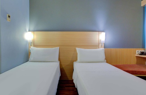 Jardim da Penha Hotel | Top-Rated ibis Vitoria Praia de Camburi with Ocean Views
