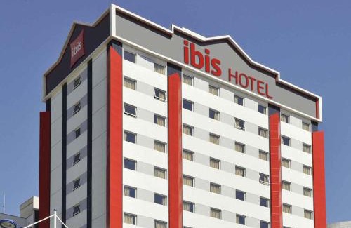 Triangulo das Bermudas Hotel | Experience Pet-Friendly Comfort at ibis Vitoria Praia do Canto