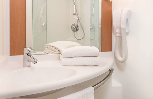 Vitre Hotel | Relaxing Stay at ibis Vitré Centre with Spa & Breakfast