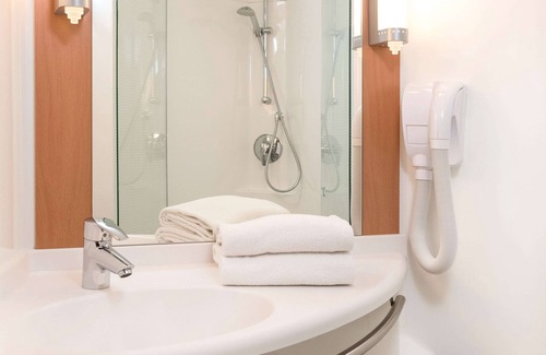 Vitre Hotel | Relaxing Stay at ibis Vitré Centre with Spa & Breakfast