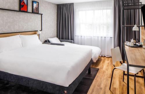 Castleford Hotel | Budget-Friendly ibis Wakefield East: Family and Wheelchair Access