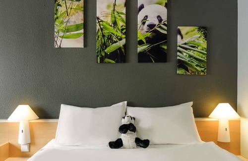 Hundsturm Hotel | Discover ibis Wien City: Family-Friendly Stay in Vienna
