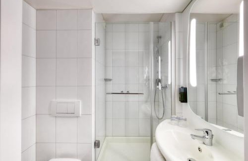 District 5 Hotel | Discover ibis Zürich City West: Pet-Friendly with Dining