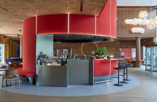 District 5 Hotel | Discover ibis Zürich City West: Pet-Friendly with Dining