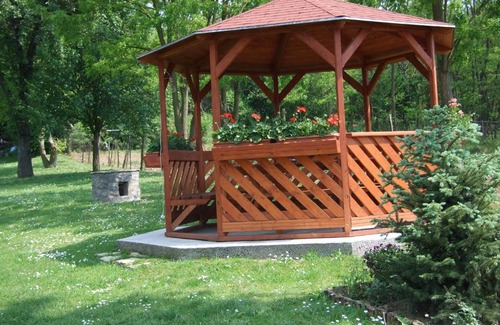 Kehidakustany Apartment | Charming Ibolya Vendégház: 9/10 Rating & Pet Friendly Stay