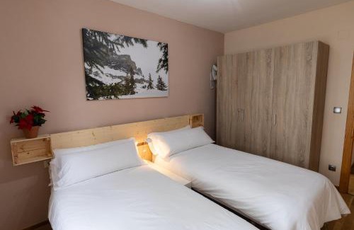 Formigal Apartment | Cozy IBON with Free WiFi and Child-Friendly Amenities