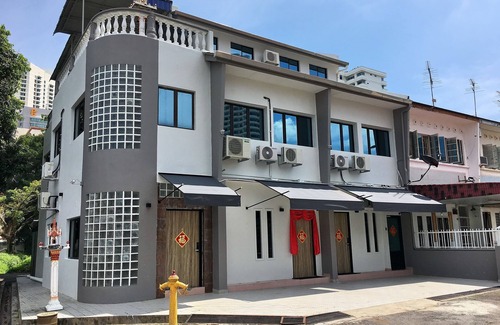 Downtown George Town House | Guest Rated 10/10: iBook Homestay Deluxe Loft Suite