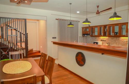 Hikkaduwa Villa | IBSON Villa - 4 Bedroom Oasis with Oceanfront Pool