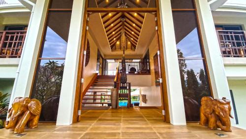 Pranburi Villa | Discover Icandi Hideaway: Oceanfront Oasis with Pool