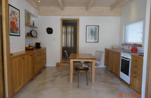 Barrydale Ski Chalet | Experience Icarus Cottage: 4-Star Family and Pet Friendly Retreat