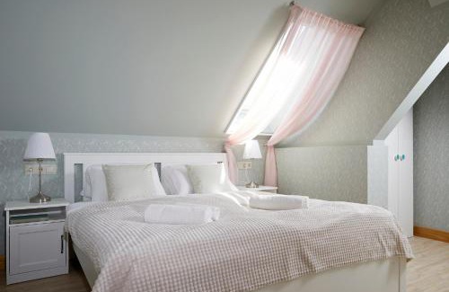 Monoszlo Bed & Breakfast | Icce Borbirtok - Wine, Dine & Rest