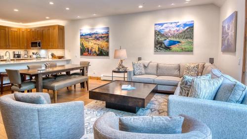 Edwards House | Family-Friendly Icegrass Chalet: A Cozy Retreat Awaits