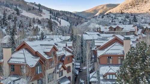 Edwards House | Family-Friendly Icegrass Chalet: A Cozy Retreat Awaits