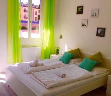 Old Town House | Pet-Friendly Iceman Room's Central for Family Getaways