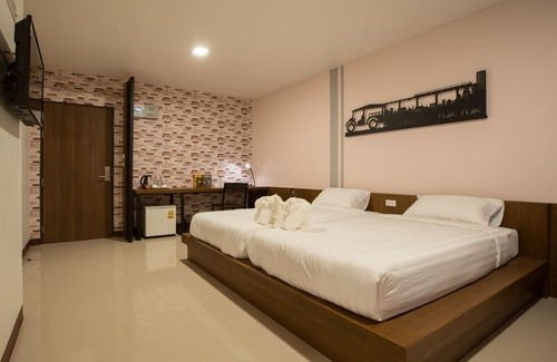 Bang Chalong Hotel | Comfortable iChapter Hotel Suvarnabhumi with Pool & Spa