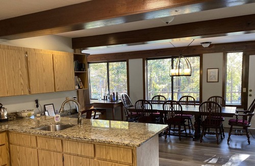 Branford House | Idyllic Ichetucknee River House with Ocean Views & Breakfast