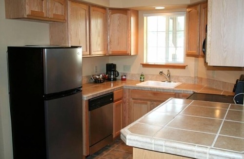 Downtown Leavenworth Condo | Idyllic Icicle Village Resort: Queen Suite Near Downtown