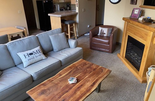 Downtown Leavenworth Condo | Idyllic Icicle Village Resort: Queen Suite Near Downtown
