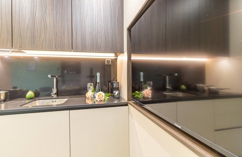 Viganello Apartment | Discover Icon H 303 Suite with Spa and Family-Friendly Perks