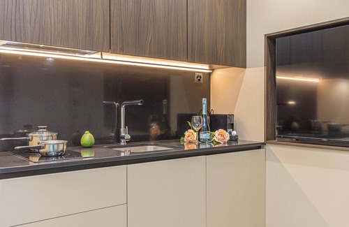 Viganello Apartment | Discover Icon H 303 Suite with Spa and Family-Friendly Perks