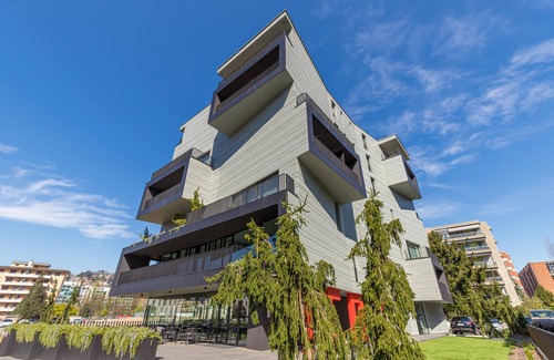 Viganello Apartment | Discover Icon H 303 Suite with Spa and Family-Friendly Perks