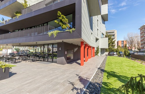 Viganello Apartment | Discover Icon H 303 Suite with Spa and Family-Friendly Perks