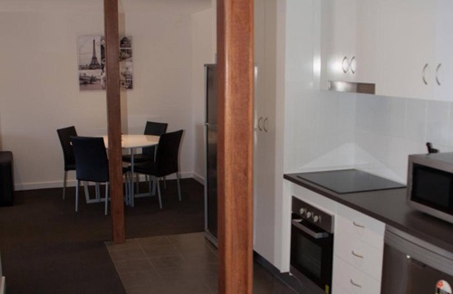 Mount Isa City Hotel | Inviting Icon on Isa: Family-Friendly Stay with Breakfast