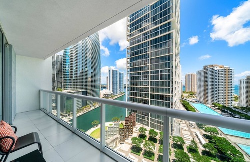 Downtown Miami Condo | Ocean View Retreat at ICON W Brickell for Your Getaway