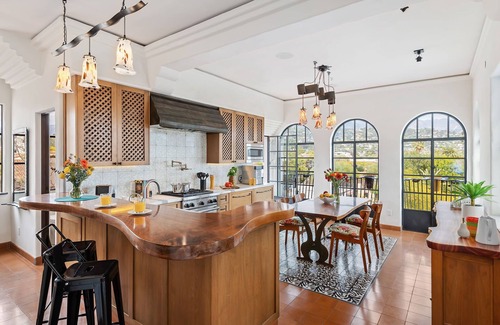 Laguna House | Iconic Architecture and Hot Tub Near Downtown Santa Barbara
