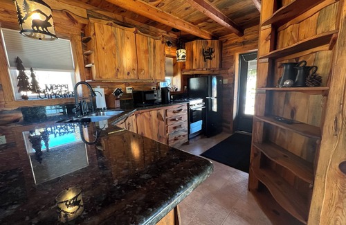 Divide Cabin | Mountain View Retreat with Sauna on 43 Acres - Rated 10/10