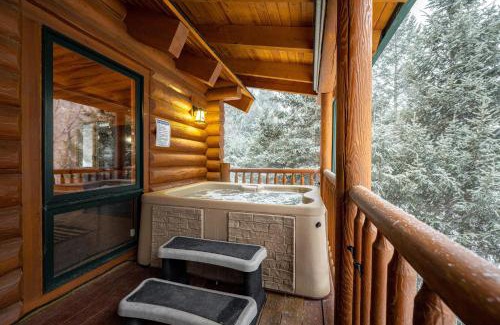 Idaho Springs House | Idaho Springs Iconic Log Cabin with Hot Tub - Rated 10/10