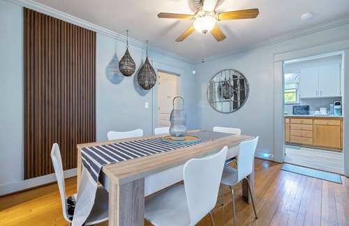 Fig Garden House | Iconic Old Fig Home - Amazing Yard w/BBQ & Firepit