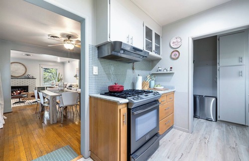 Fig Garden House | Iconic Old Fig Home - Amazing Yard w/BBQ & Firepit